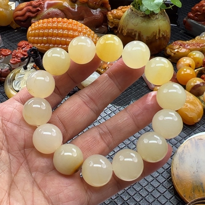 石英质玉（黄龙玉）颈饰未镶嵌