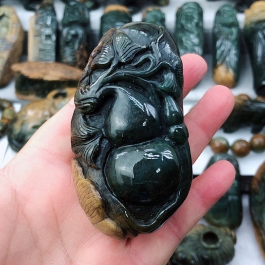 未镶嵌岫岩河磨玉（透闪石质玉）把件