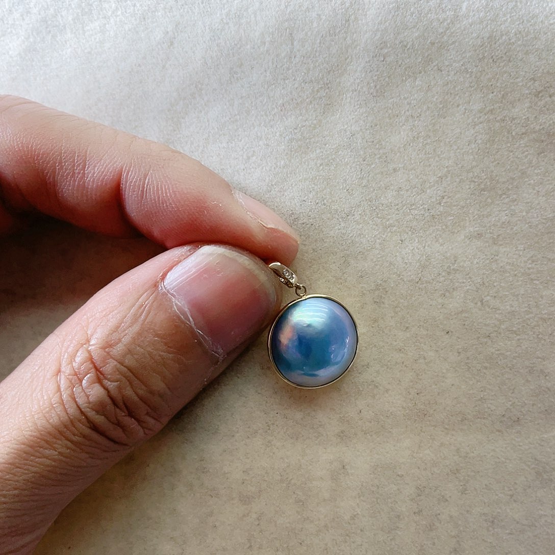 拼合珍珠（马贝珠）颈饰18K金镶嵌