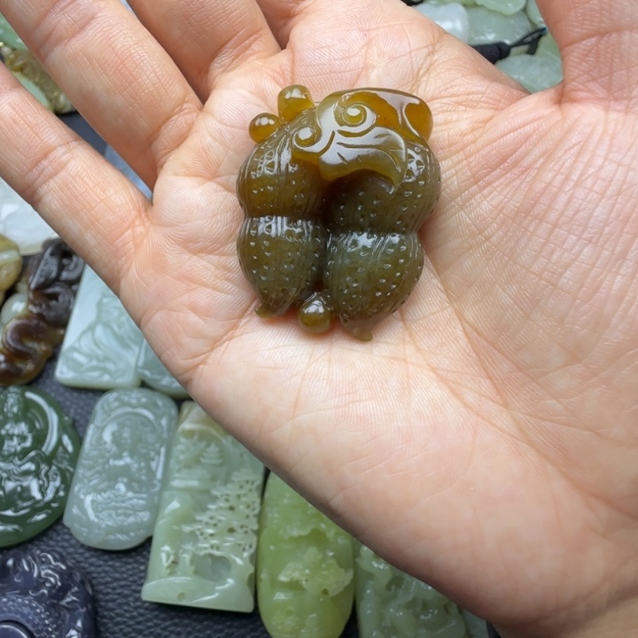 和田玉未镶嵌颈饰