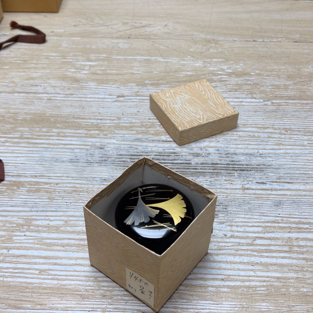 瓷片一*密密麻麻地排列着一个