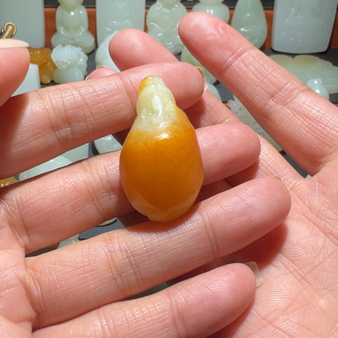 大***、和田玉未镶嵌颈饰