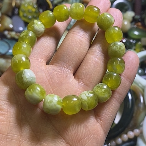 未镶嵌岫玉手链一个