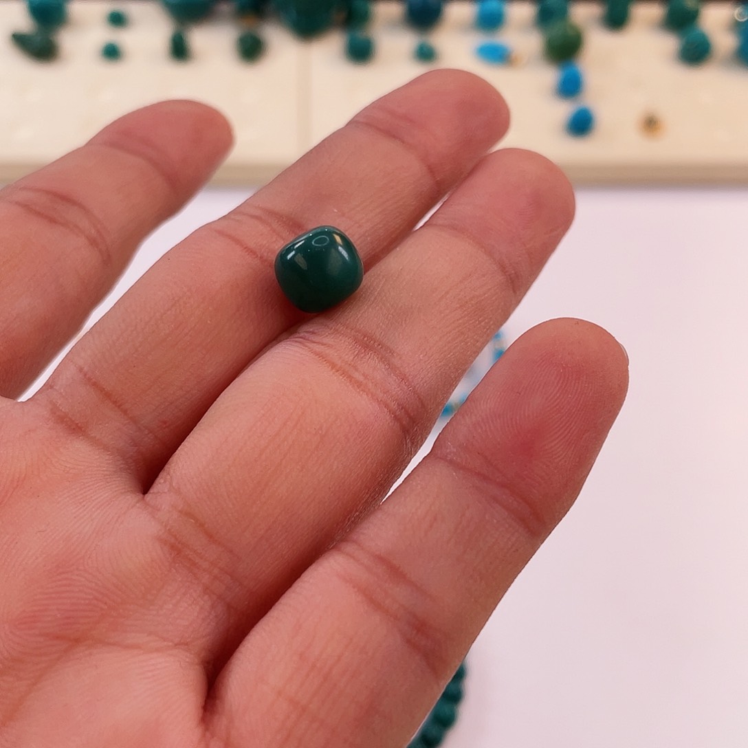 绿松石颈饰未镶嵌