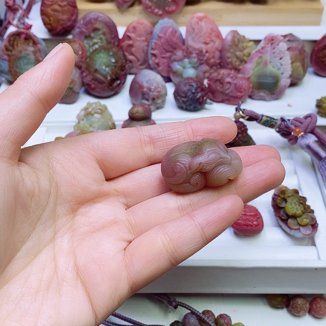 玛瑙/玉髓盐源玛瑙吊坠未镶嵌