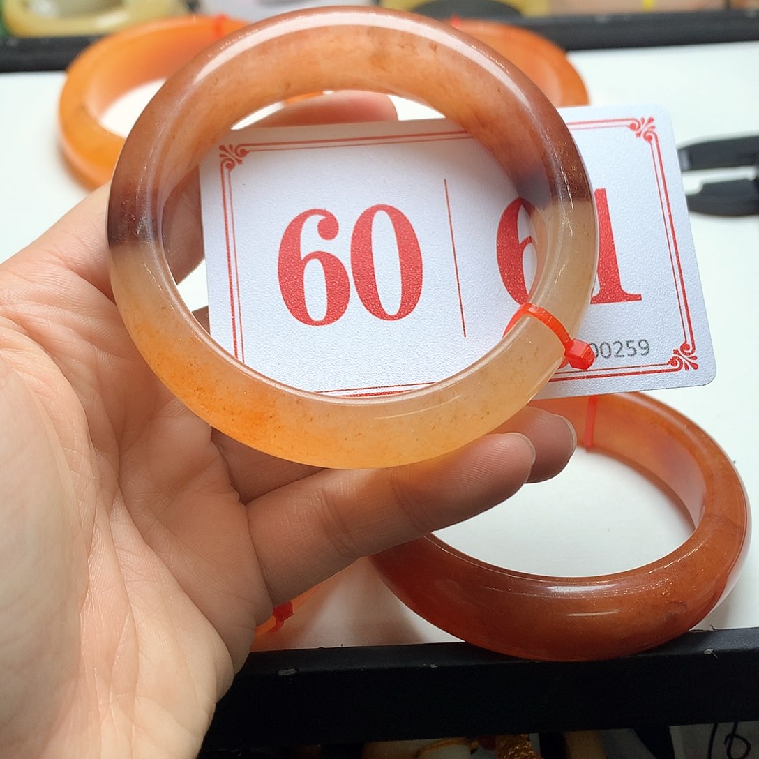 未镶嵌石英质玉（黄龙玉）手镯心*