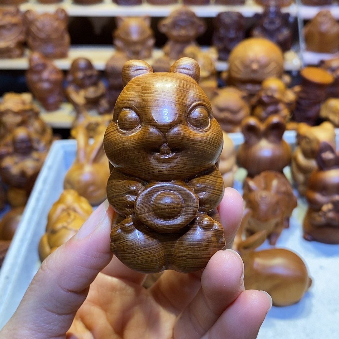 小***)木崖柏木雕手把件