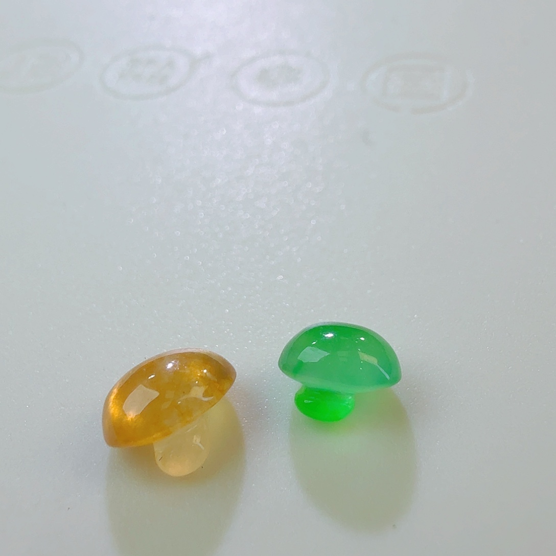 翡翠未镶嵌颈饰炸光蘑菇一对