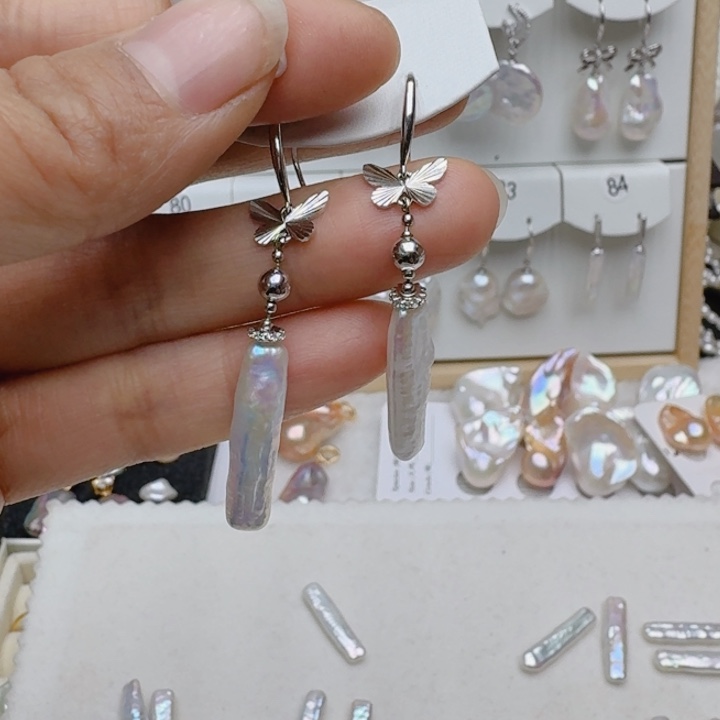 中***儿未镶嵌淡水珍珠颈饰