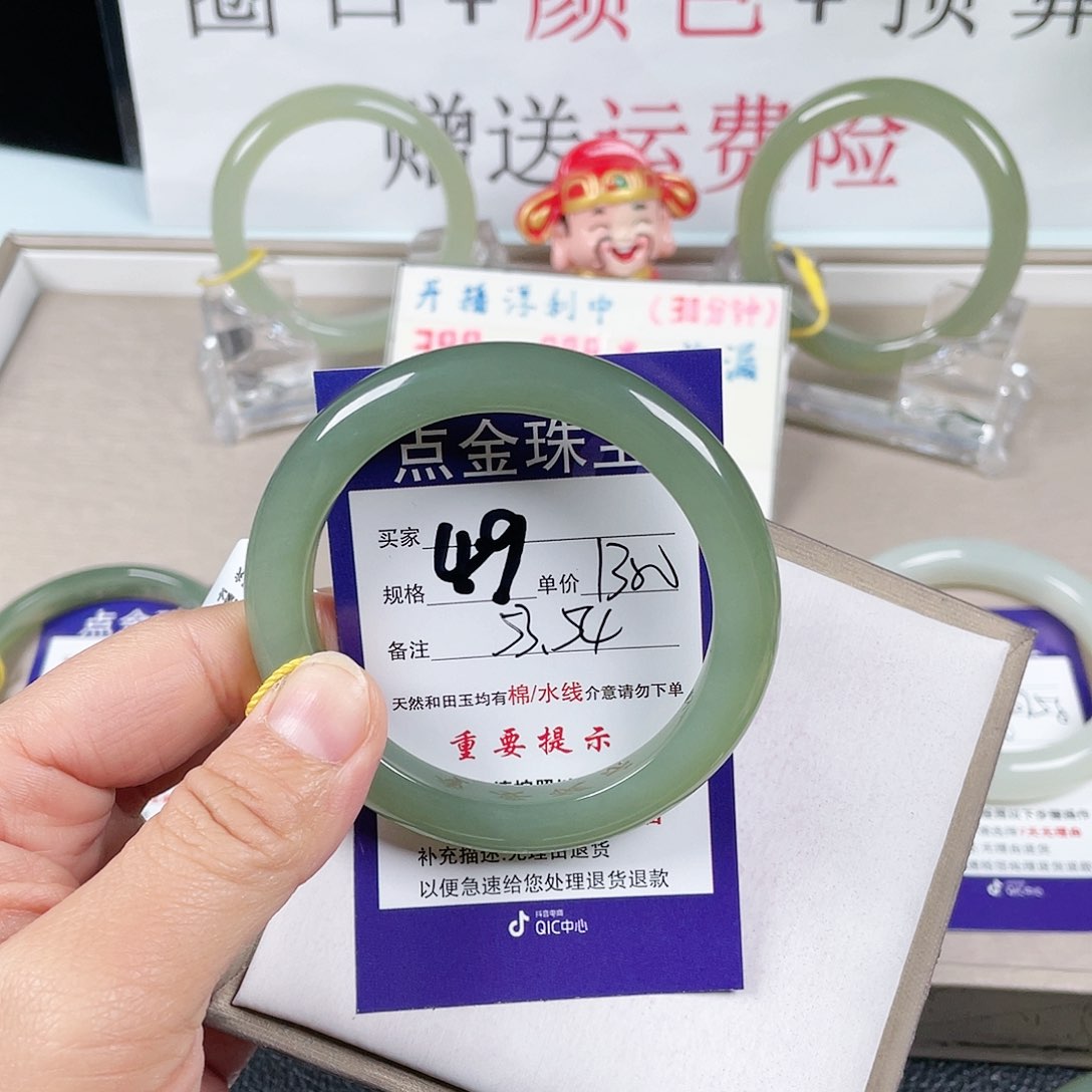 和田玉手镯未镶嵌