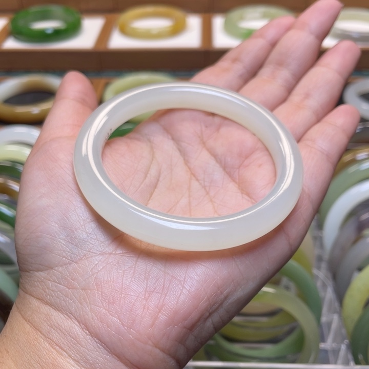 和田玉手镯未镶嵌56