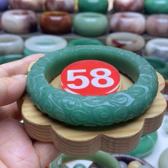 未镶嵌手镯石英质玉