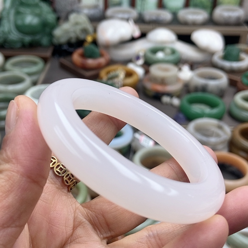 【闪购商品】石英质玉手镯54未镶嵌