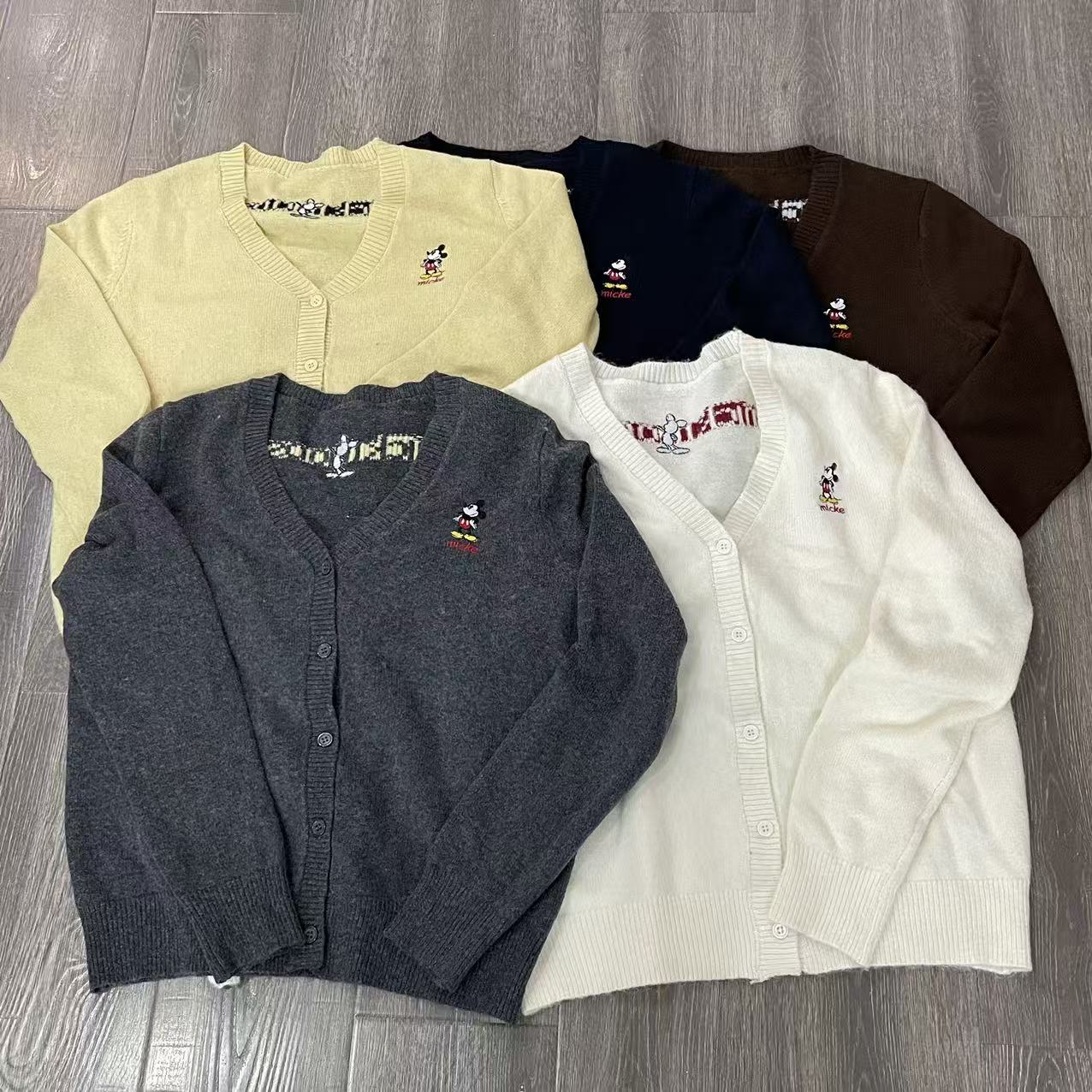 TING GE 冬季福利款简约V领刺绣卡通米奇字母针织开衫外套 12370