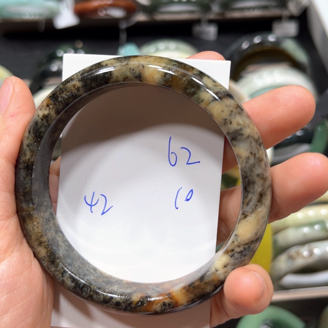 东陵石手镯未镶嵌