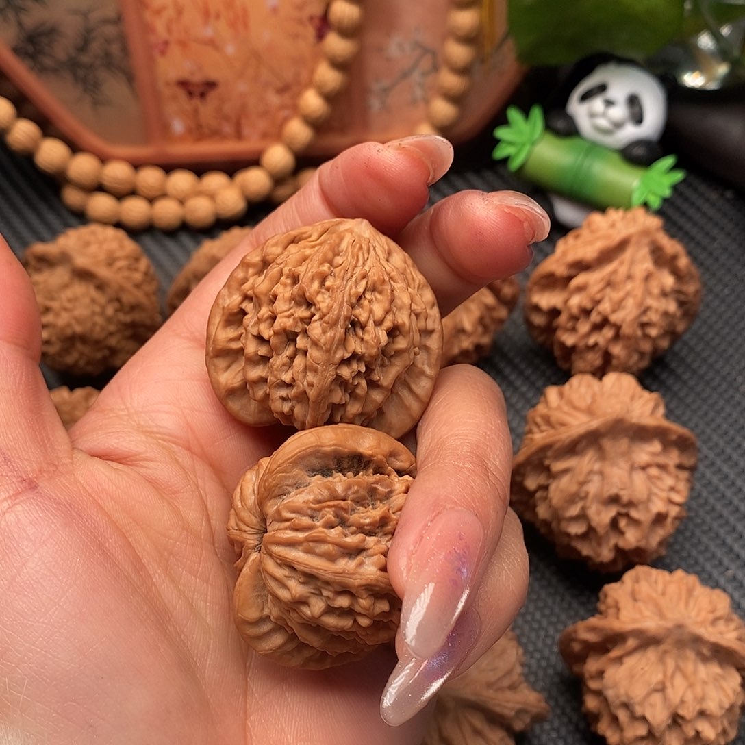 l***r核桃秦岭野生果流星雨狮子头