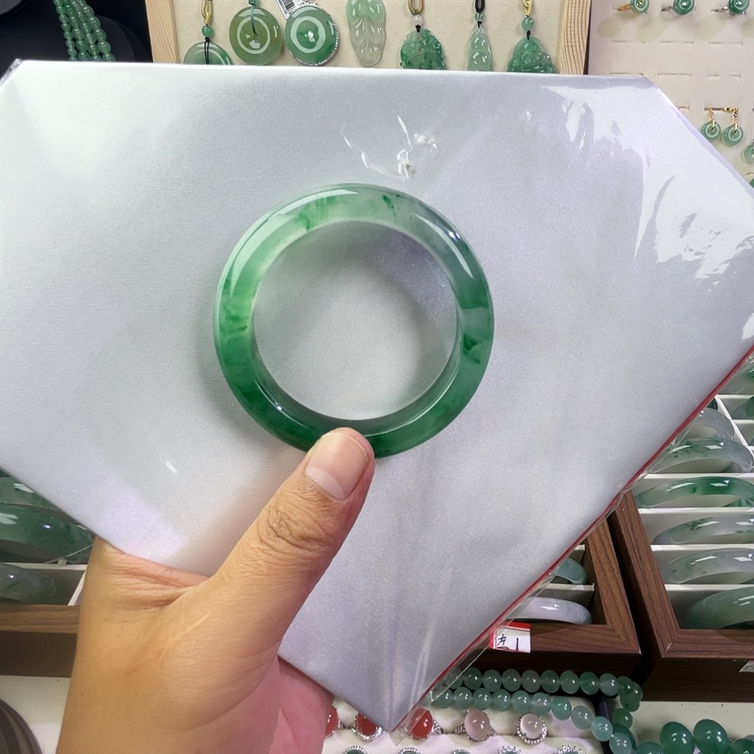 刘***蓉石英质玉未镶嵌手镯55