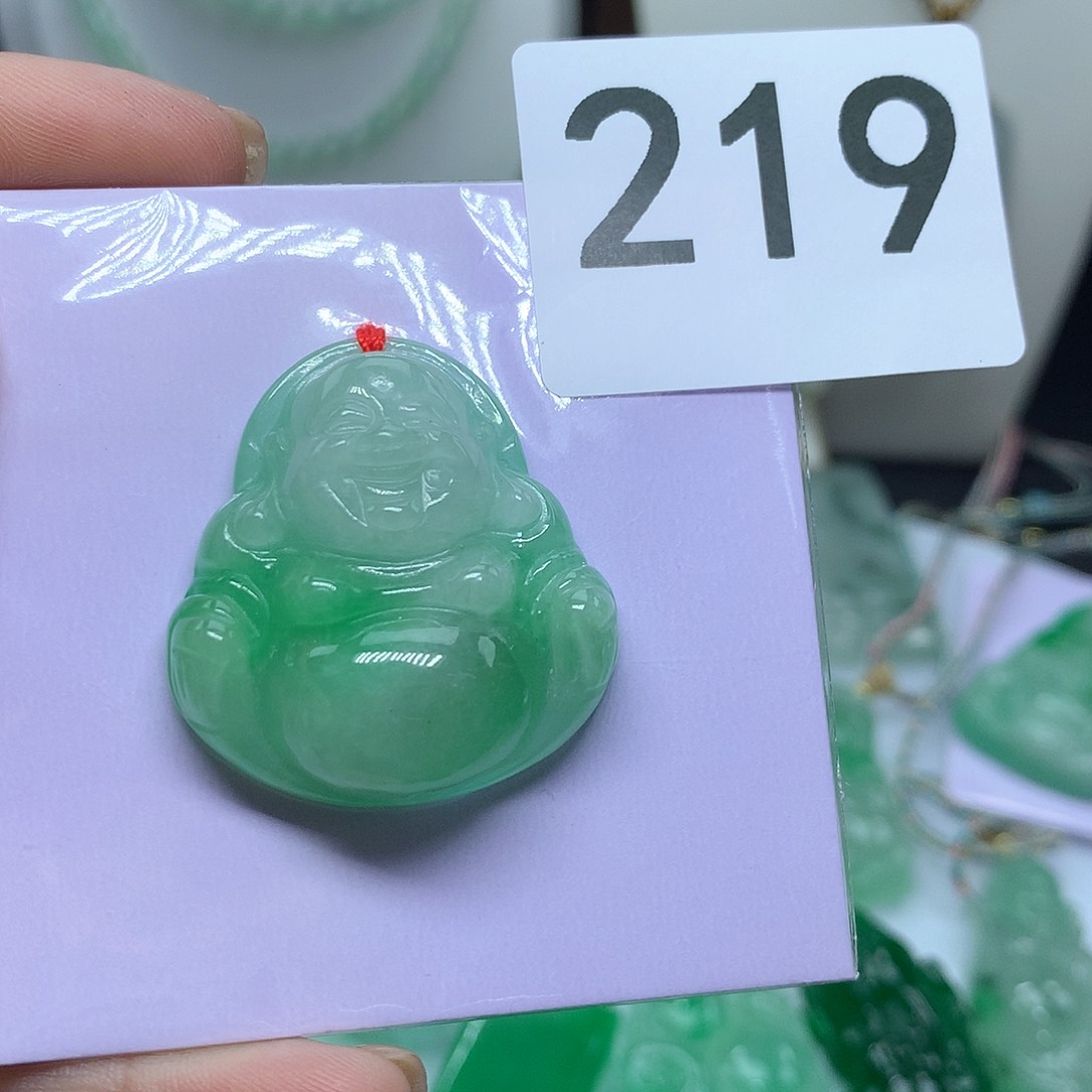 翡翠吊坠(赠链)未镶嵌