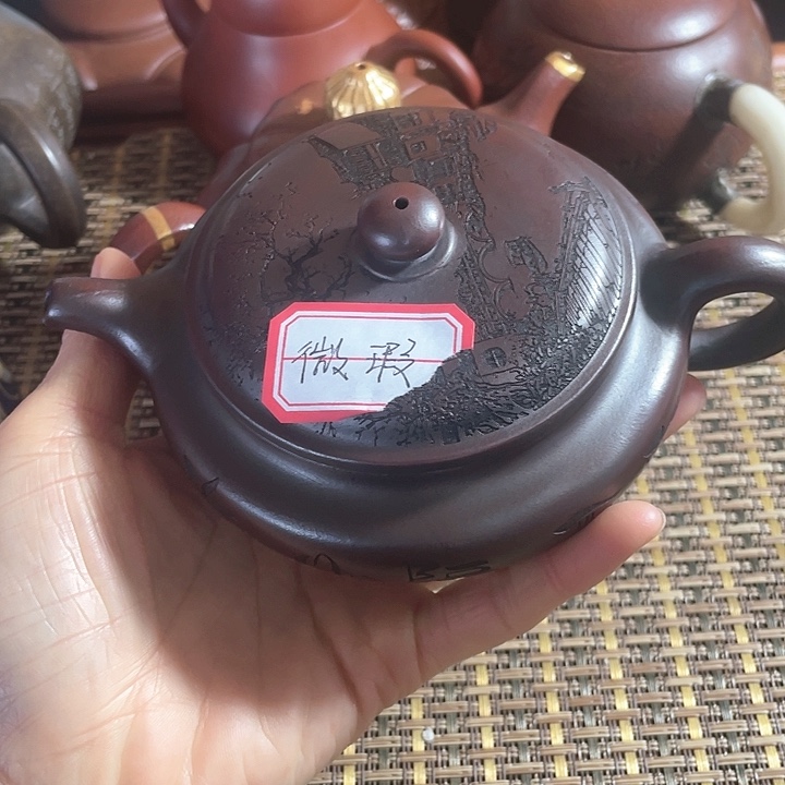 紫砂茶壶原矿泥料手工制作的紫砂壶。