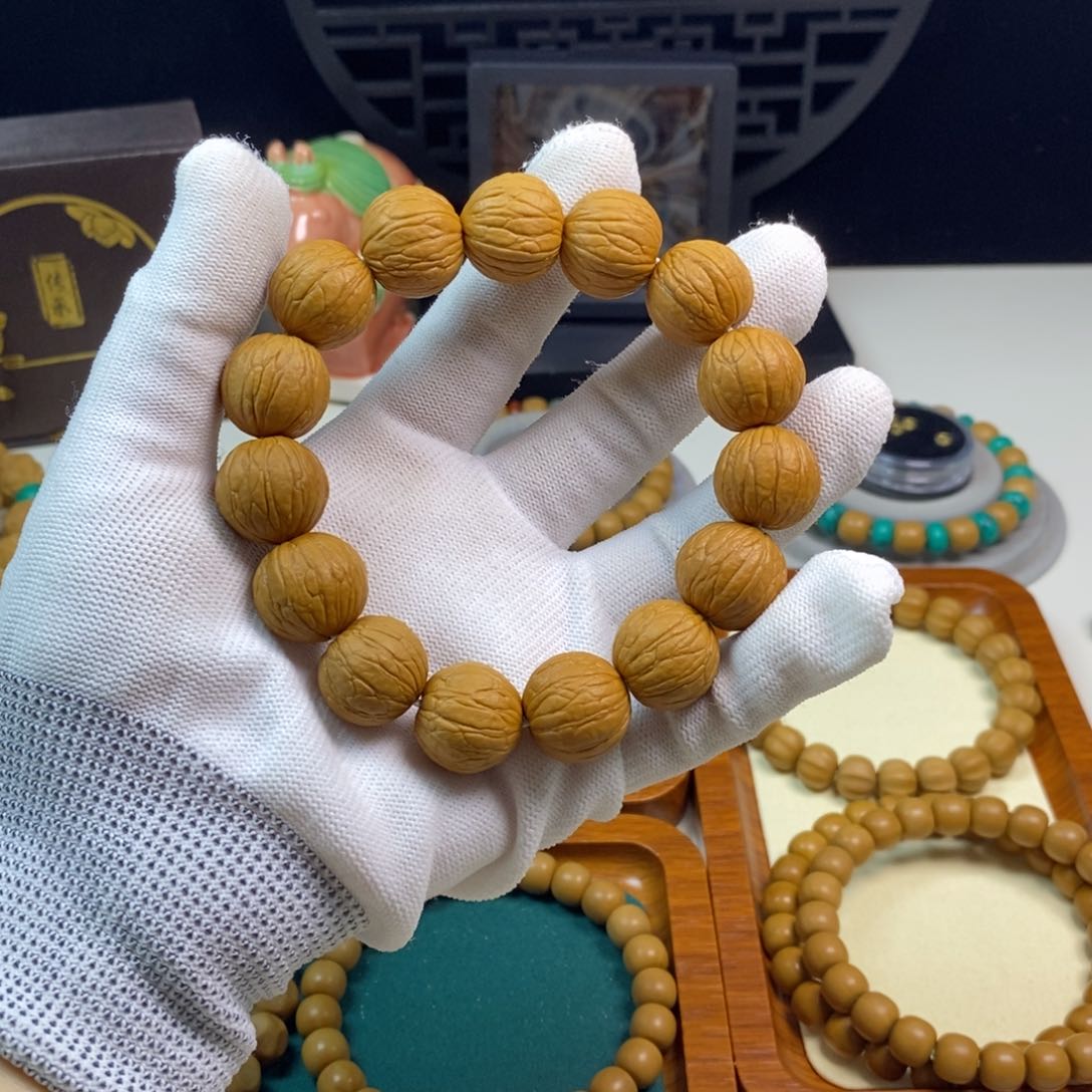 猴头核桃吊坠聚宝盆