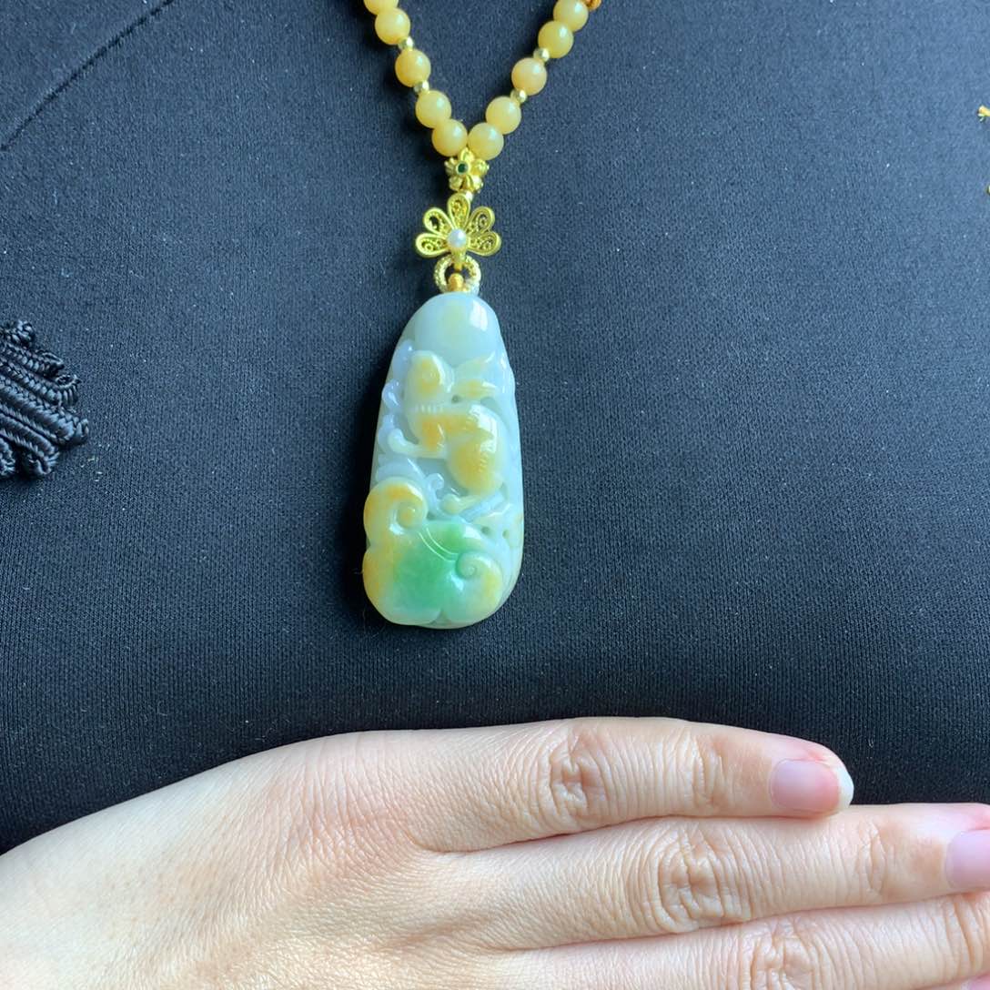 翡翠颈饰未镶嵌翡翠