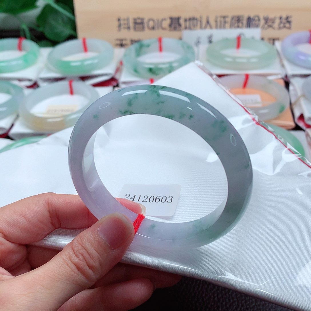 翡翠手镯未镶嵌天然A货翡翠手镯