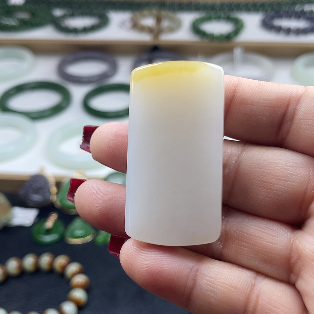 和田玉（糖玉）颈饰未镶嵌