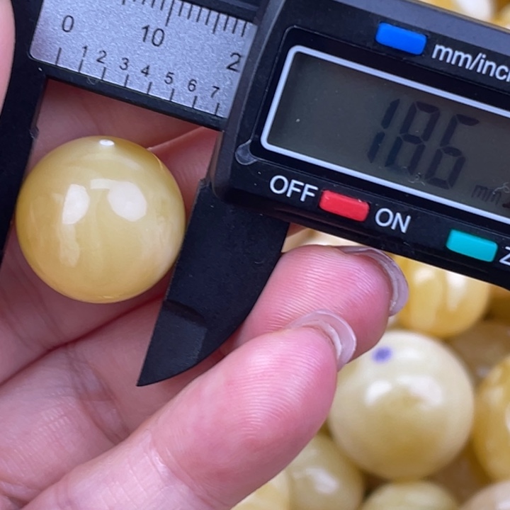 蜜蜡未镶嵌裸石微瑕493