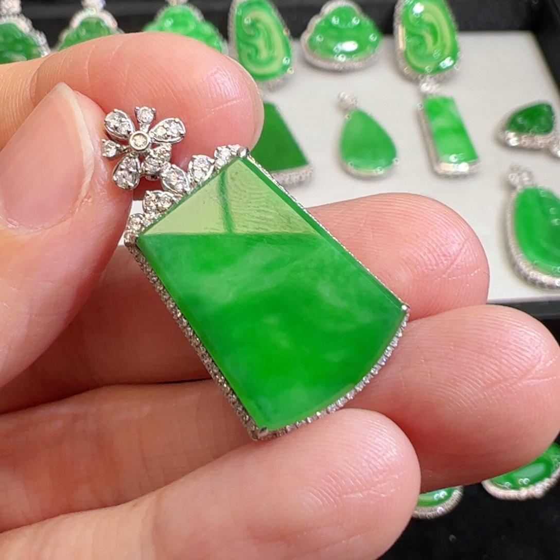 翡翠吊坠(不含链)18K金镶嵌