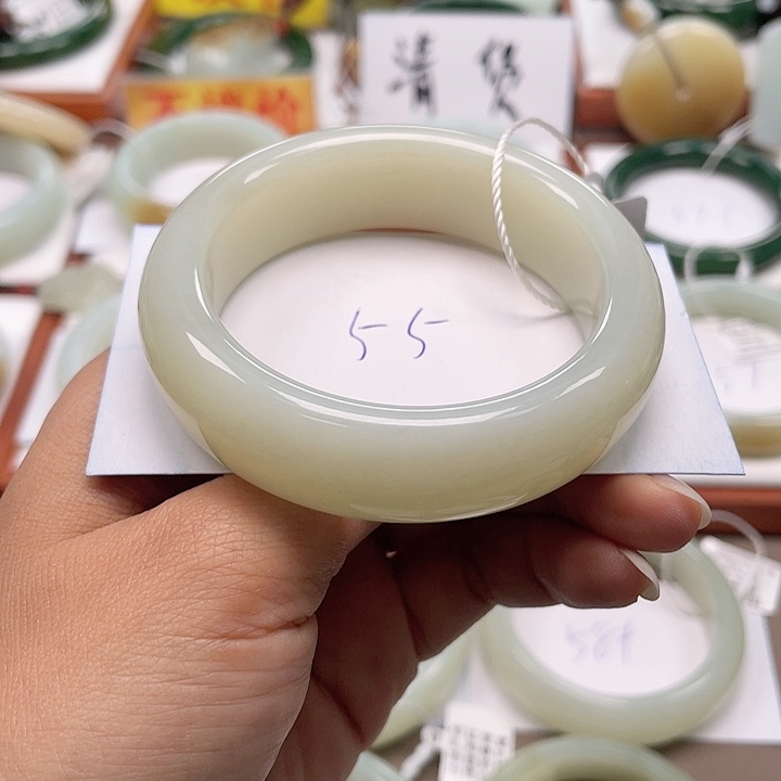 未镶嵌手镯和田玉