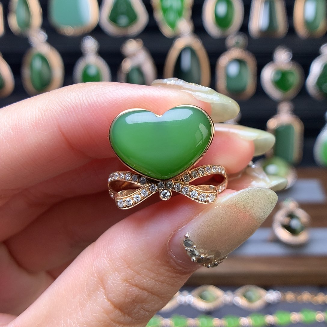 和田玉首饰18K金镶嵌