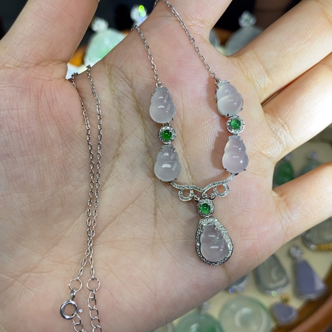 翡翠颈饰18K金镶嵌A货翡翠