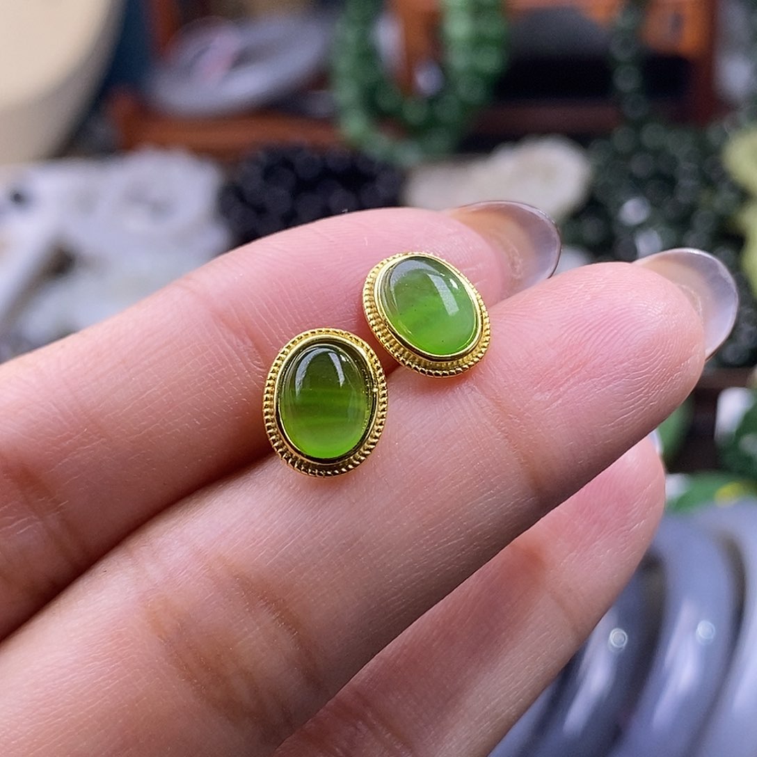 和田玉多样性发一。碧玉银猫眼耳钉未镶嵌