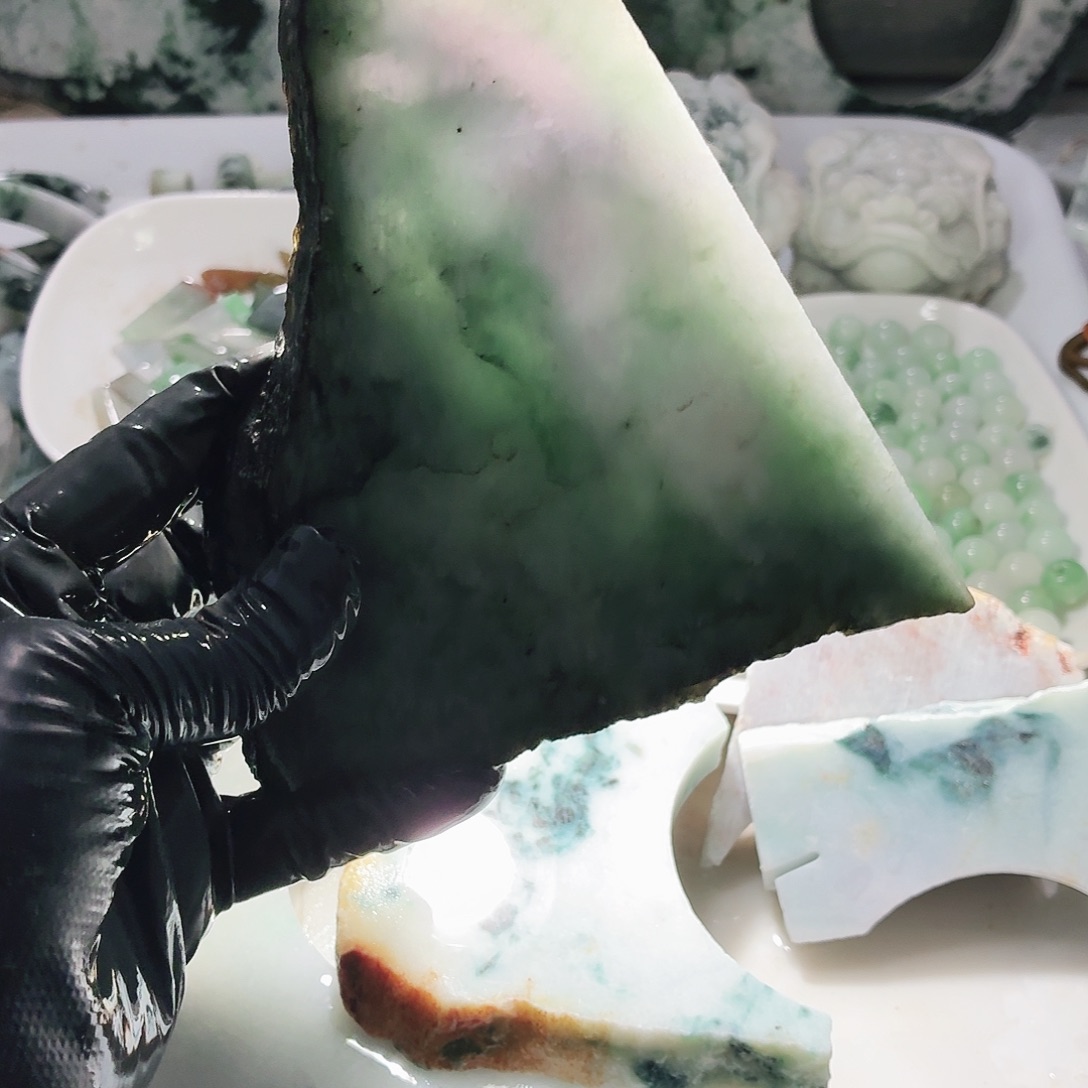 翡翠未镶嵌颈饰边角料