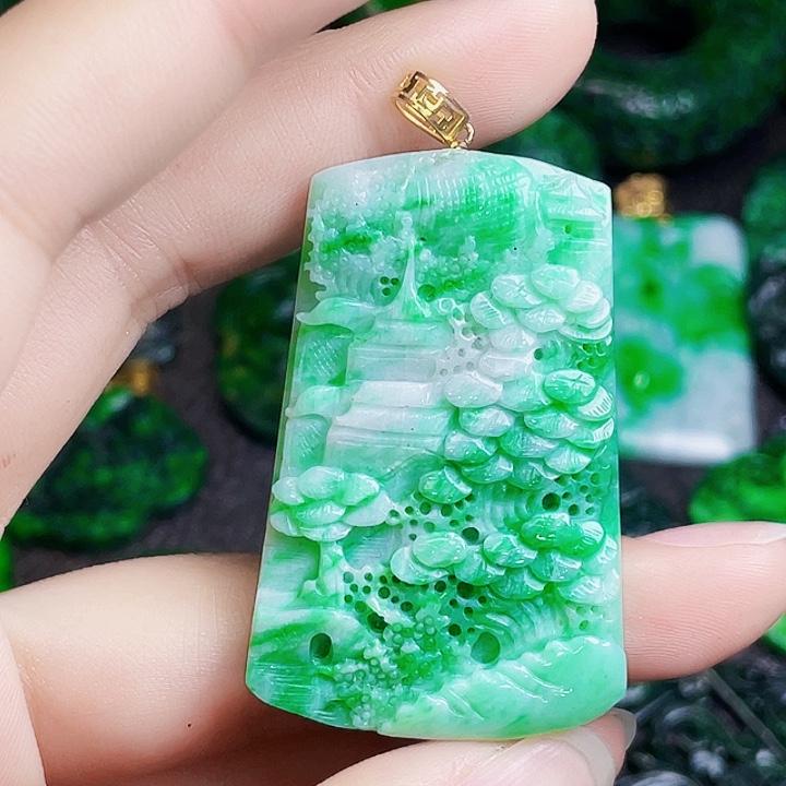 翡翠18K金镶嵌颈饰多样性