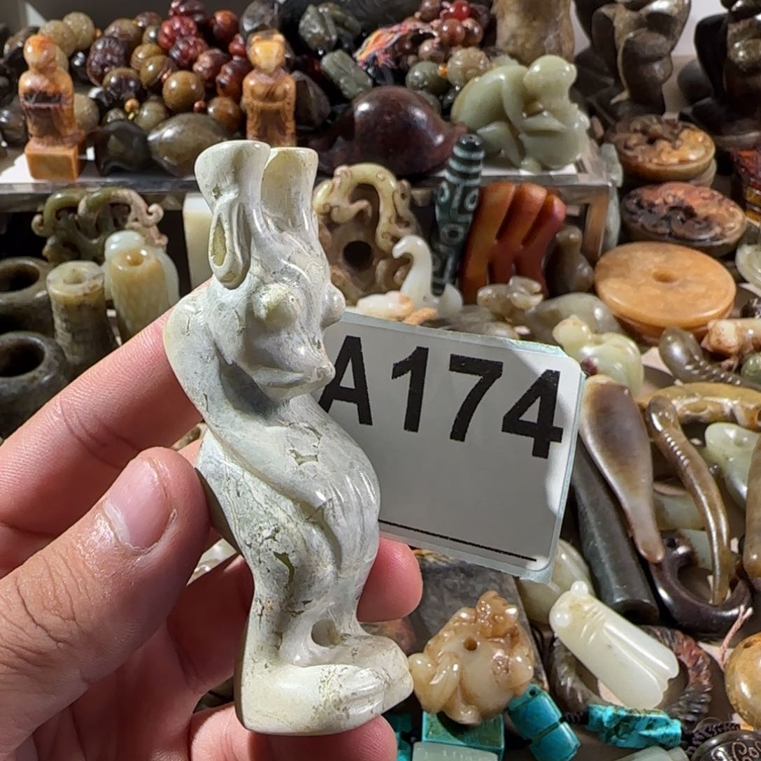 未镶嵌蛇纹石玉颈饰