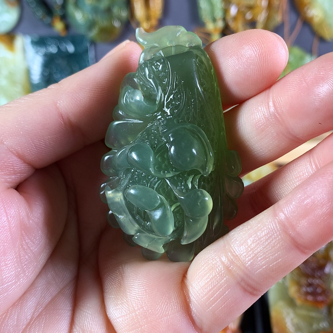 蛇纹石玉吊坠(赠链)未镶嵌