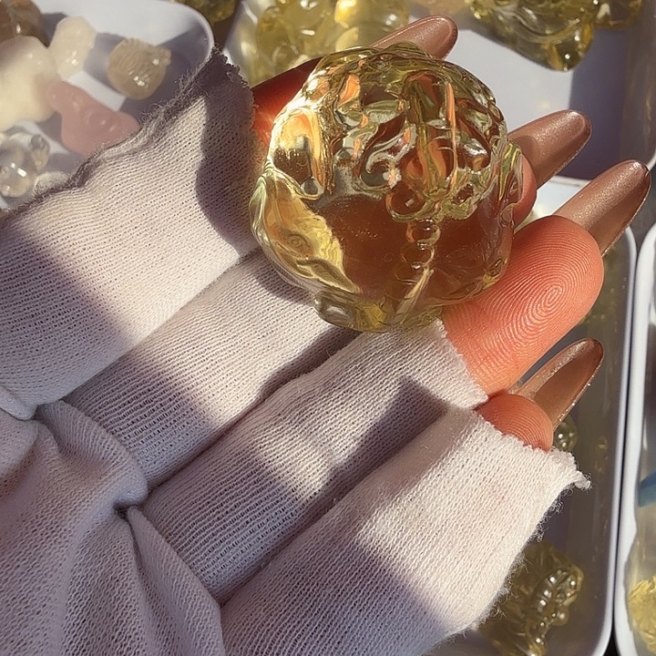 小***哥水晶未镶嵌车挂水晶