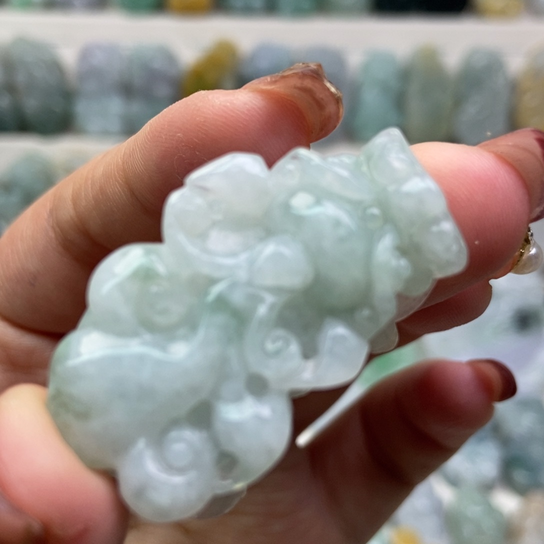 翡翠吊坠(赠链)未镶嵌