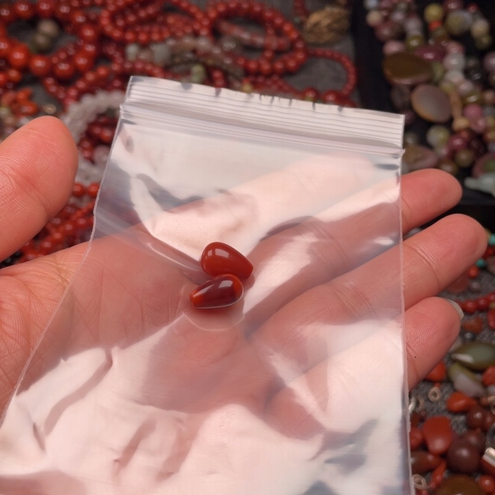 南红玛瑙珠子未镶嵌红**光
