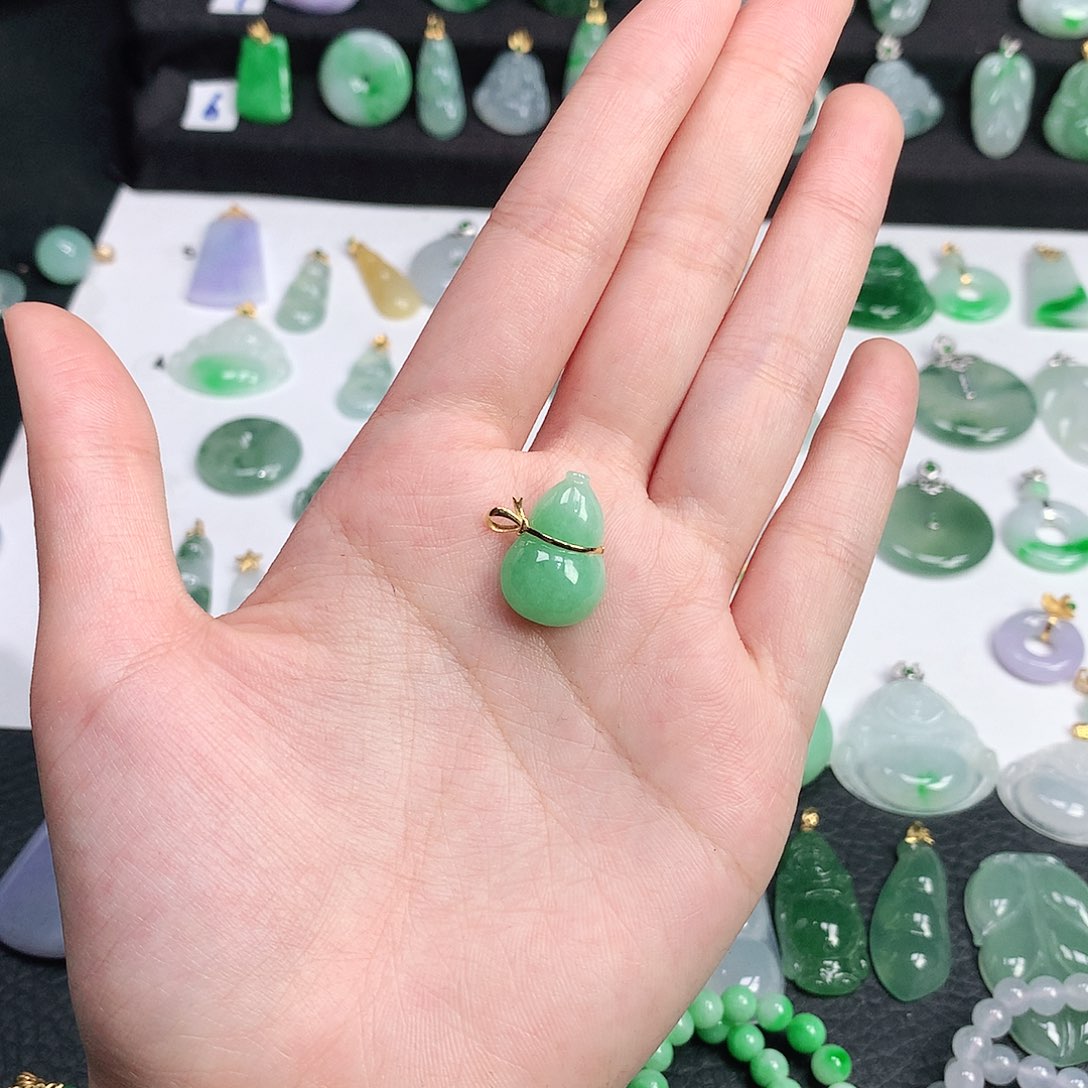 翡翠颈饰未镶嵌翡翠