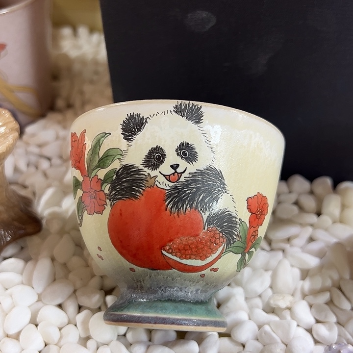 手绘时来运转小熊猫