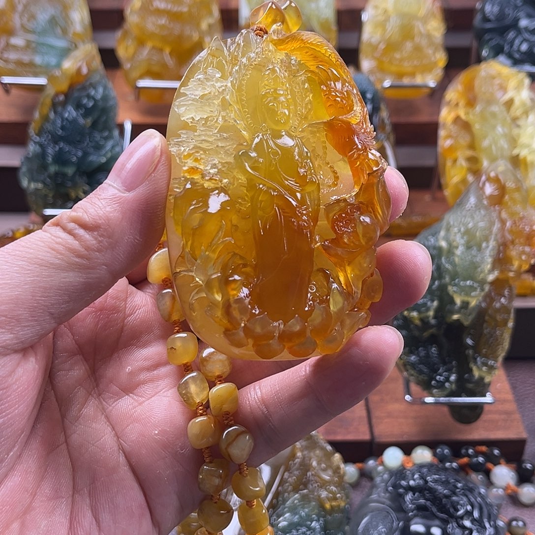 轻***刻蛇纹石玉未镶嵌颈饰