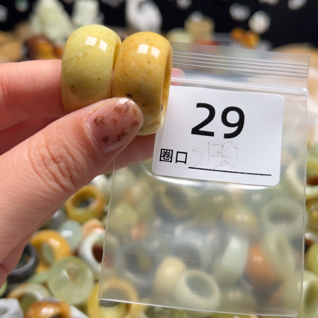 木***控蛇纹石玉未镶嵌戒指