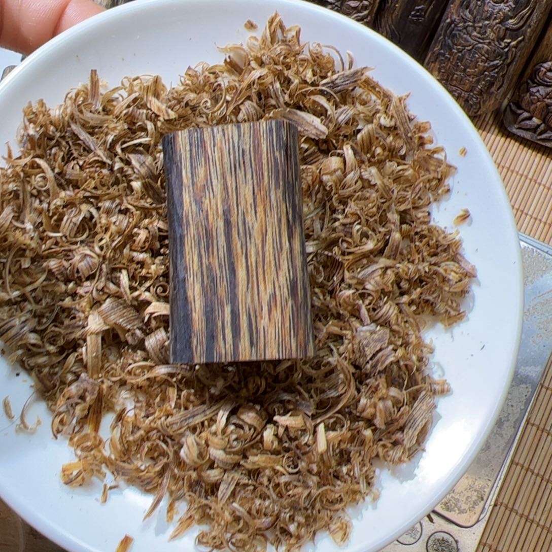 沉香沉香碎屑白棋素牌11克