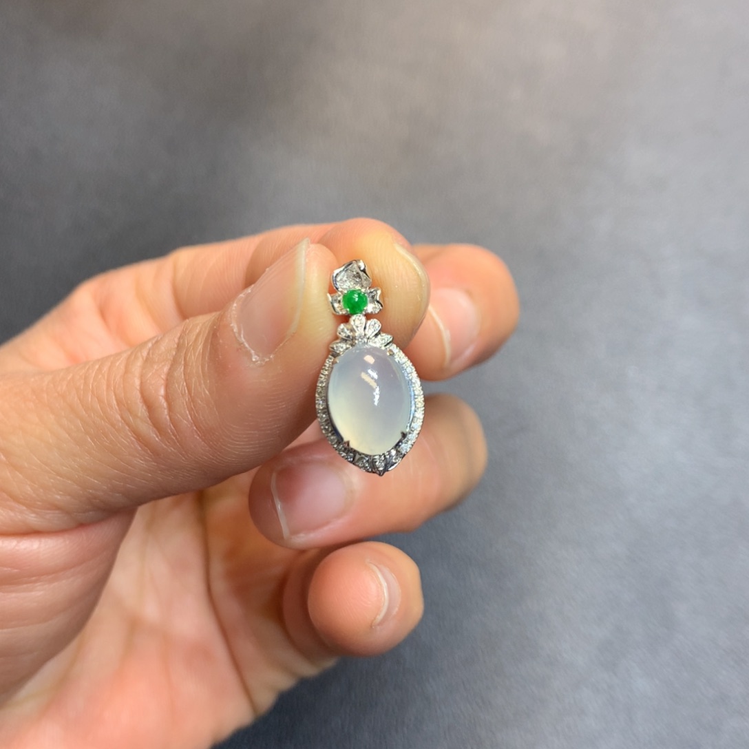 翡翠吊坠(不含链)18K金镶嵌