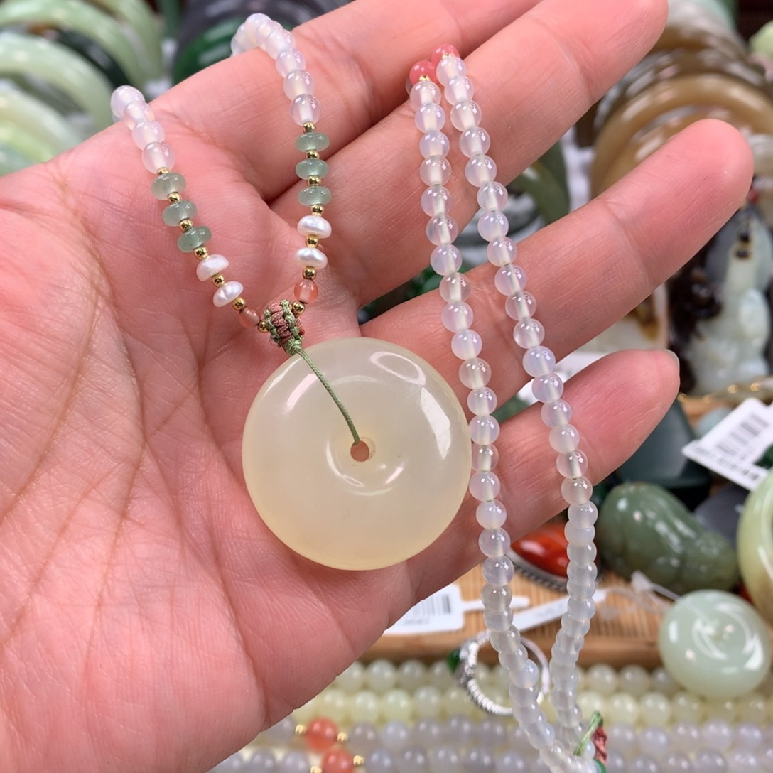 岫玉未镶嵌颈饰吊坠