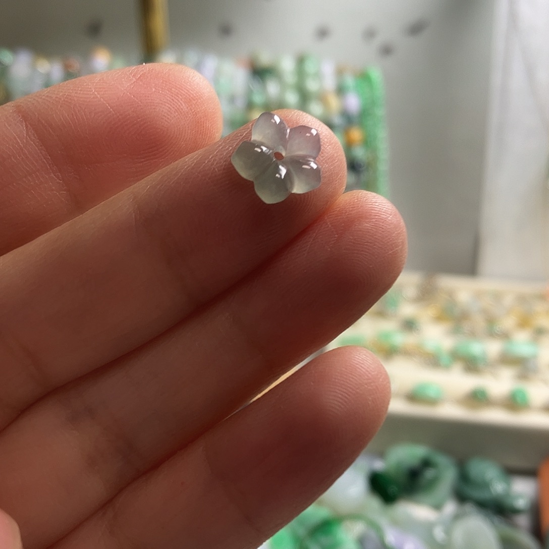 翡翠未镶嵌颈饰04