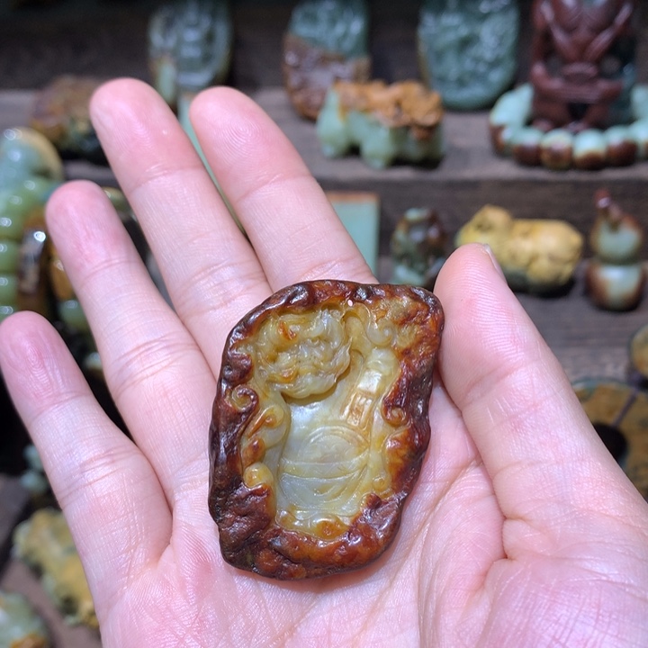 未镶嵌岫岩河磨玉（透闪石质玉）挂件