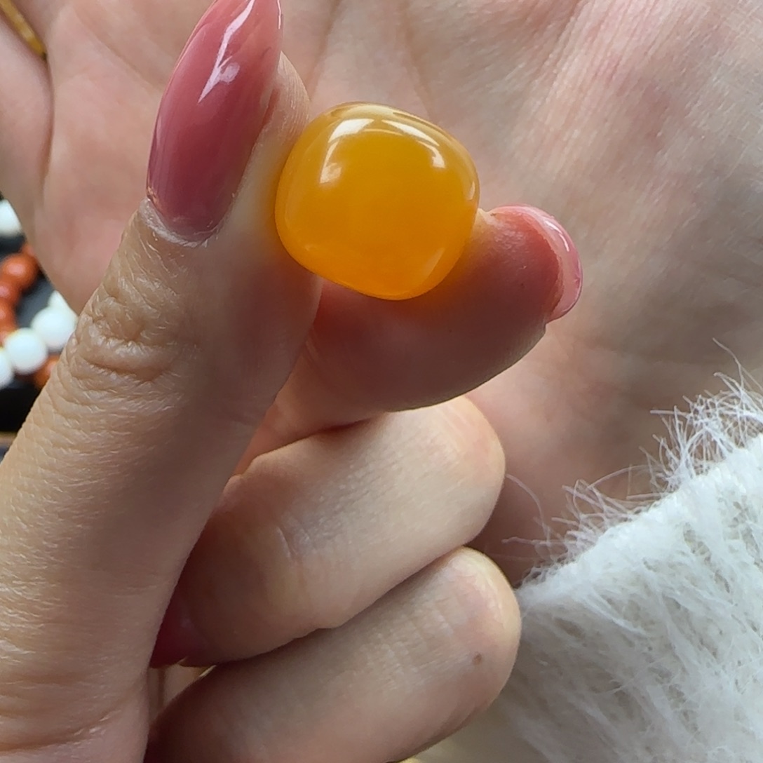 石英质玉未镶嵌颈饰小***子